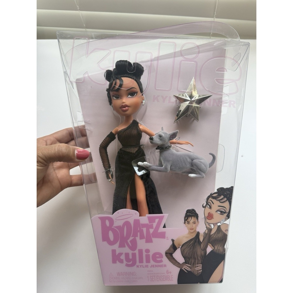 NEW Bratz Kylie Jenner Night Fashion Doll with Evening Gown & Dog - Picture 1 of 3